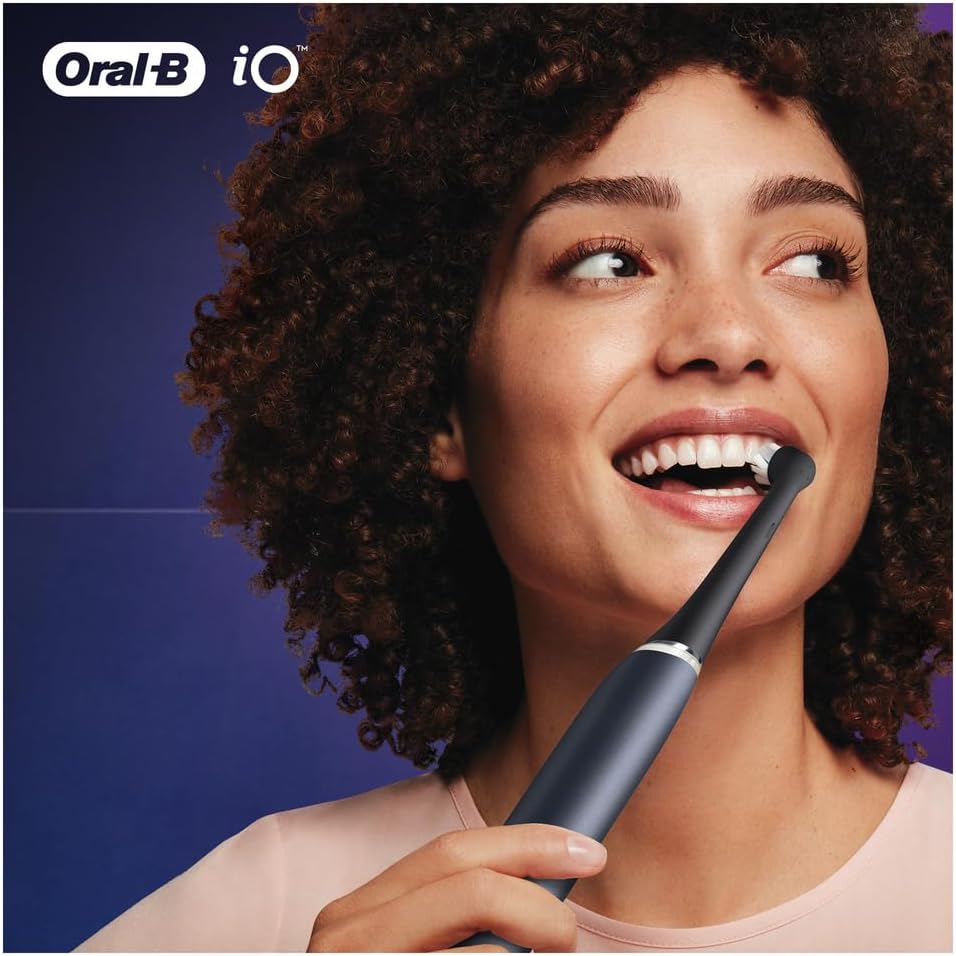 Oral-B iO Ultimate Clean Electric Toothbrush Head, Oral B Electric Toothbrush Heads, Twisted & Angled Bristles for Deeper Plaque Removal, Pack of 4 Toothbrush Heads, Oral B Io Brush Heads, Black
