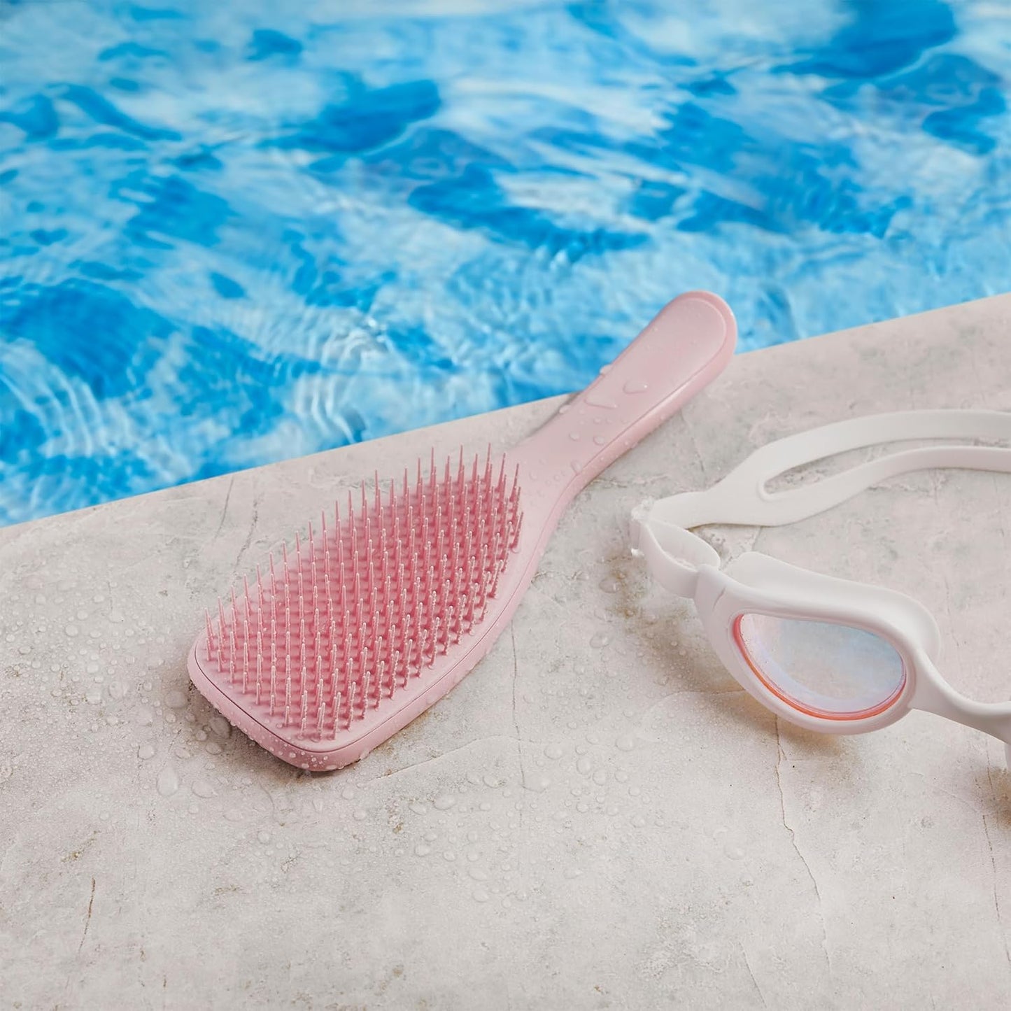 Tangle Teezer The Ultimate Detangler Hairbrush | For Wet & Dry Hair | Detangles All Hair Types | Reduces Breakage, Eliminates Knots | Two-Tiered Teeth & Comfortable Handle | Millennial Pink