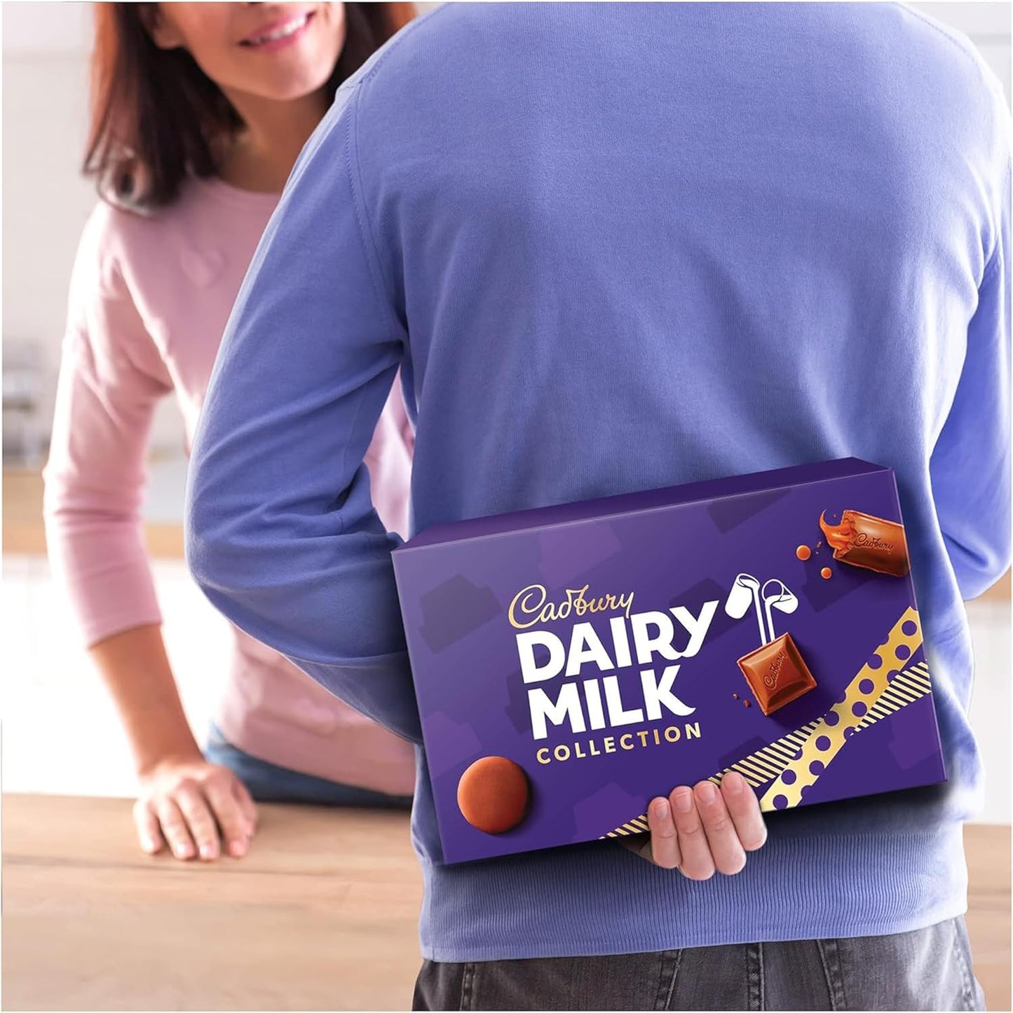 Cadbury Dairy Milk Big Night In Deluxe Christmas Hamper, Includes 10 Assorted Chocolate Bars & Bags, 1.04 kg (Pack of 1)