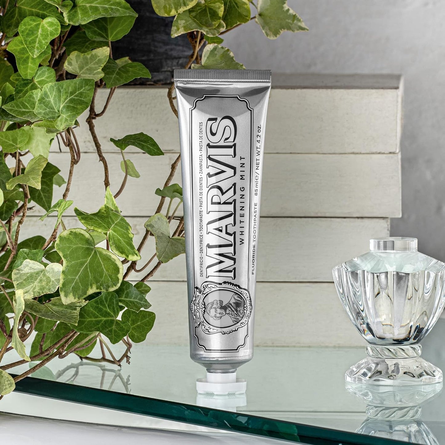 Marvis Whitening Toothpaste, Mint, 85ml, Promotes the Natural Whitening of the Teeth, Plaque Removal Toothpaste, Long-Lasting Freshness